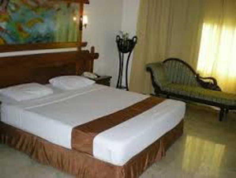 Satelit Hotel Surabaya Exterior foto