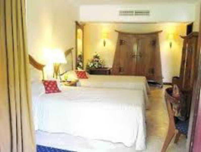 Satelit Hotel Surabaya Exterior foto